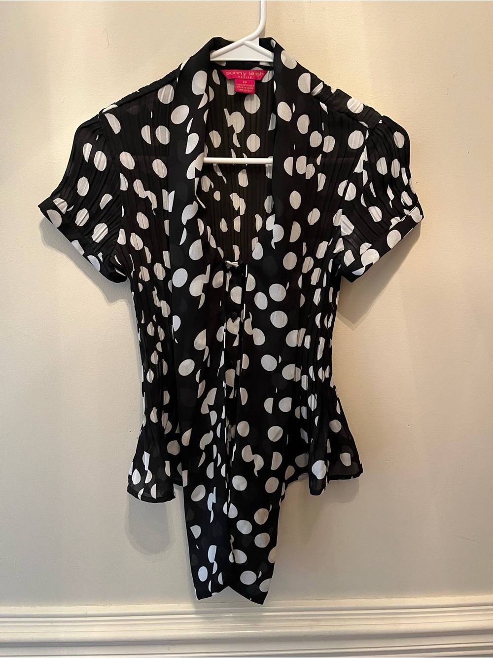 Vintage Y2K Sunny Leigh Black and White Polka Dot Short Sleeve Blouse tie front